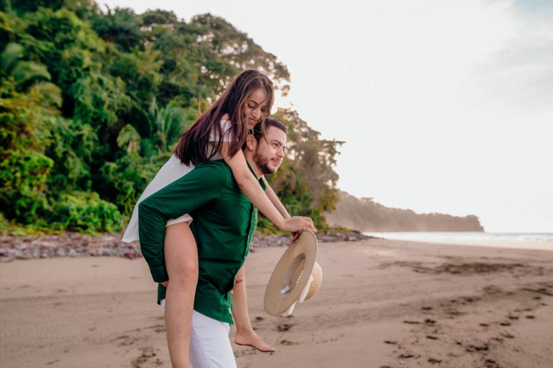 pre wedding beach photoshoot