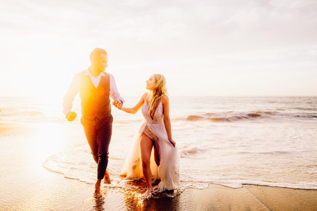 beach couple